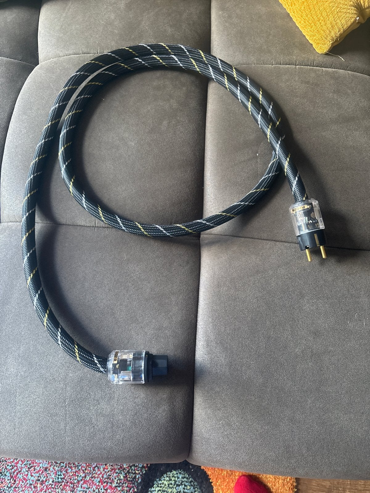 High-end powercord - 2 Meter, Ophalen of Verzenden, Zo goed als nieuw, 2 tot 5 meter, Overige kabels