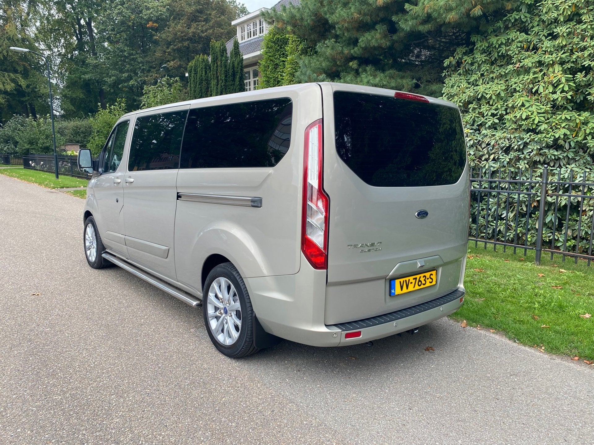 Foto 2 van Ford Transit Custom L2H1 Limited ROLSTOEL BUS, 1e Eigenaar!