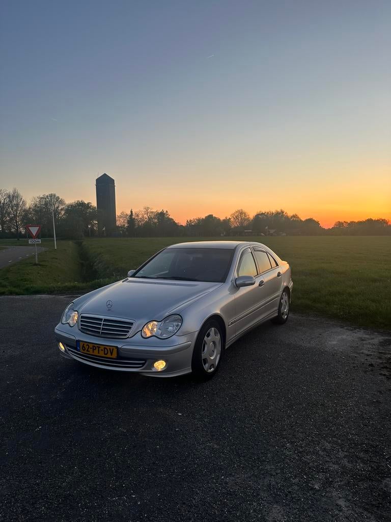 Mercedes-Benz C180 Kompressor 2004 sedan, Zwart, 1796 cc, 75 €/maand, Handgeschakeld