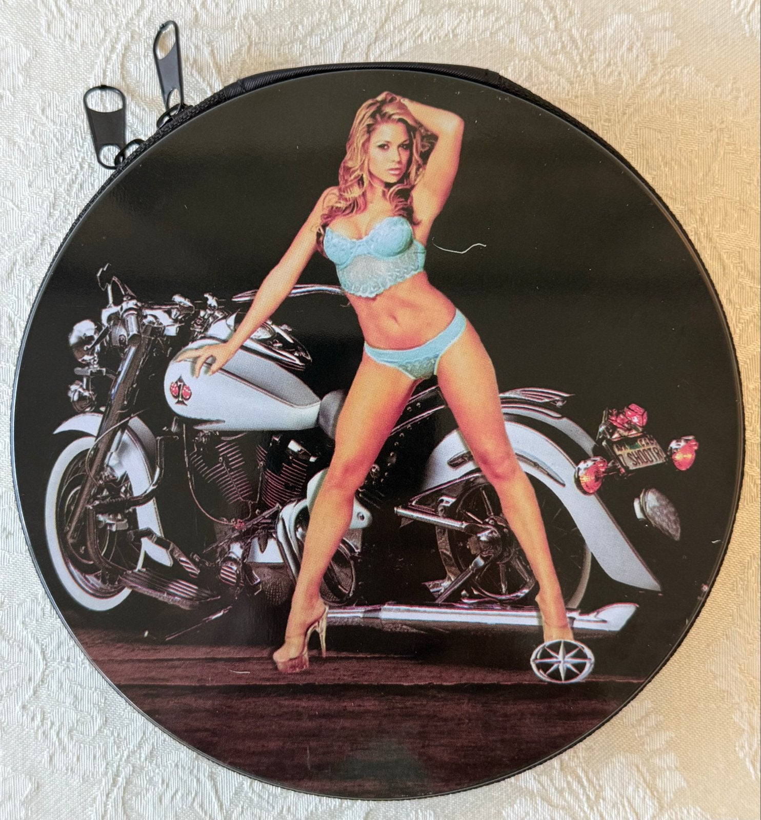 CD/DVD opbergmap met pin-up en motor afbeelding, Ophalen of Verzenden, Zo goed als nieuw
