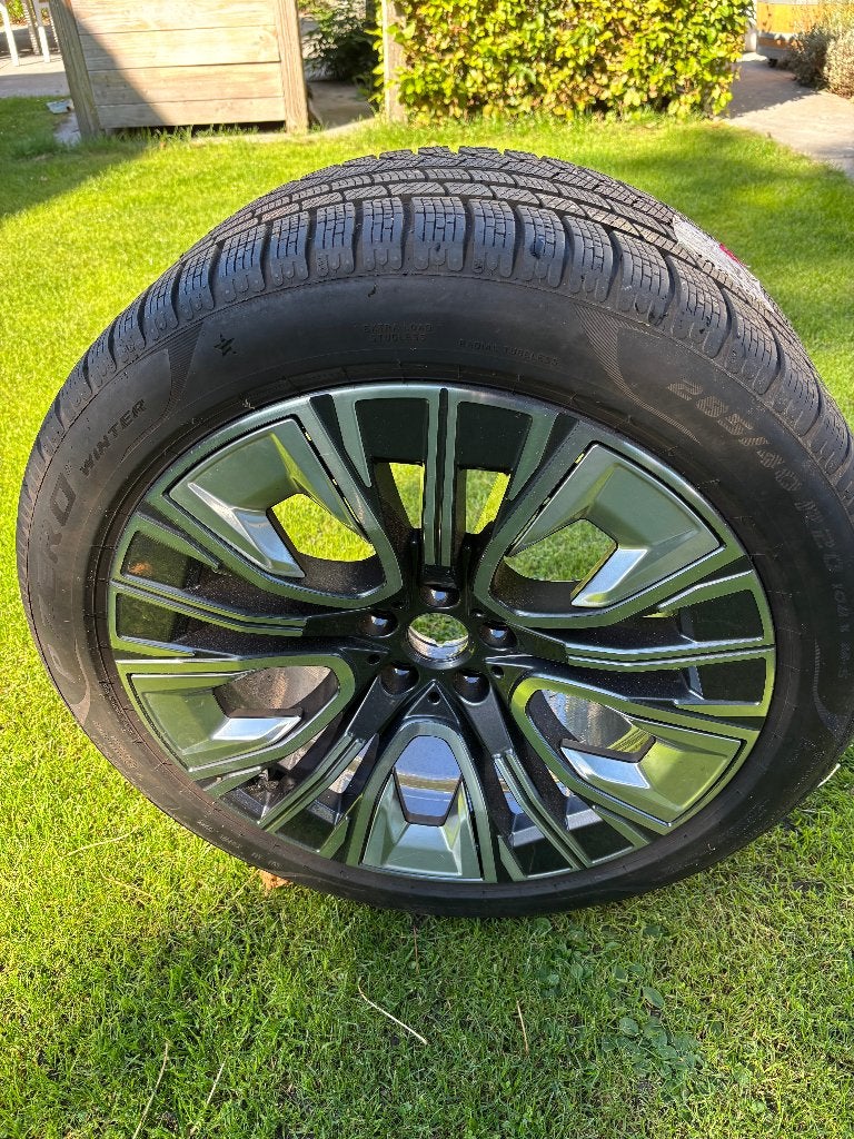 Foto 6 van Orig. 20 inch BMW (7 serie/X3) velgen + P zero winterbanden