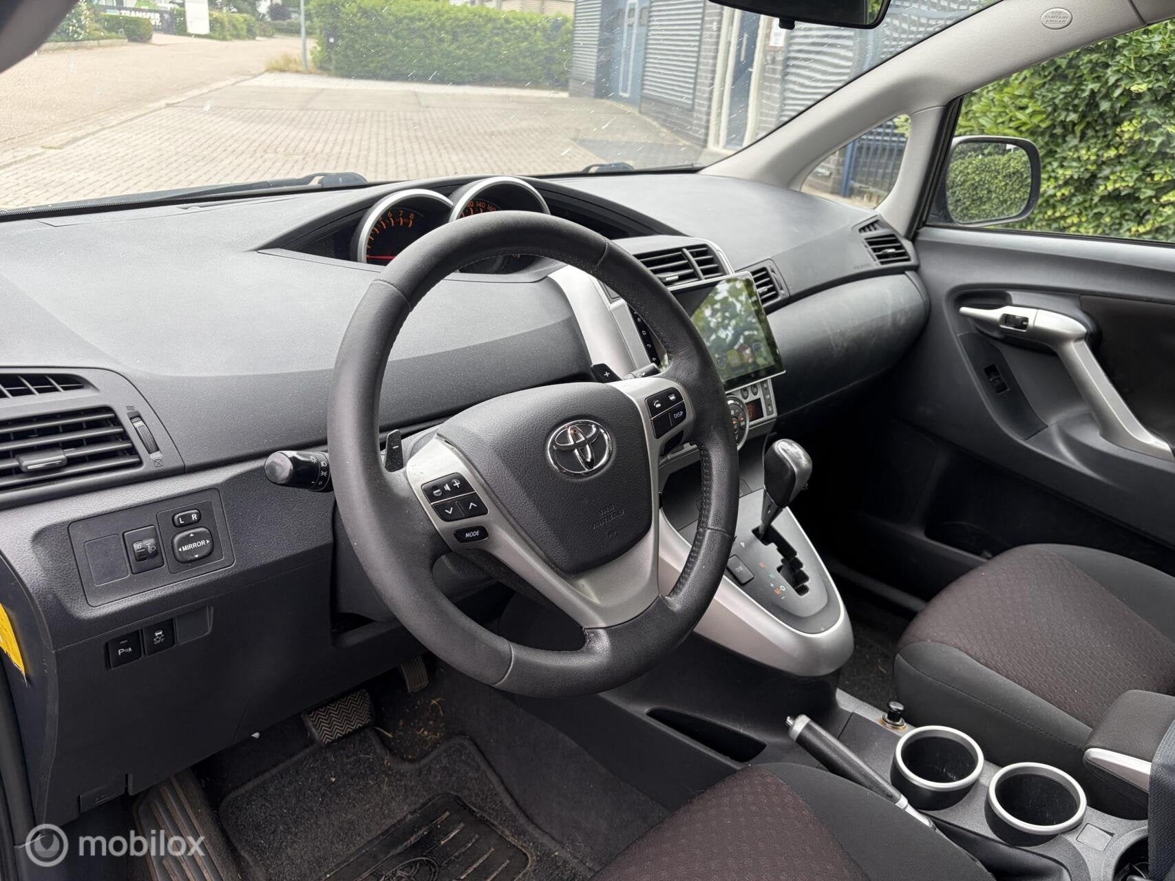 Toyota Verso 1.8 VVT-i Business PANO / TR.HAAK / CARPLAY / C, Auto's, Euro 5, Gebruikt, Zwart, 4 cilinders