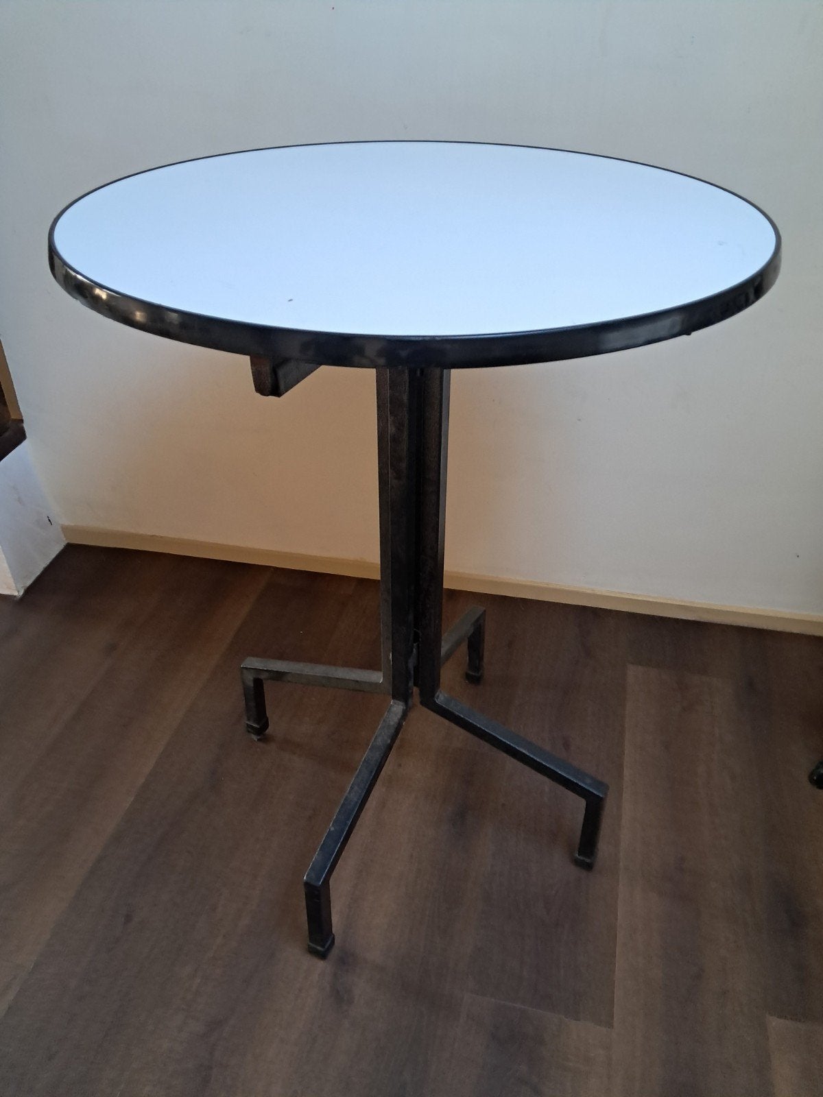 Ronde klaptafel met wit blad en metalen onderstel, Ophalen, Gebruikt, 50 tot 100 cm, Overige materialen