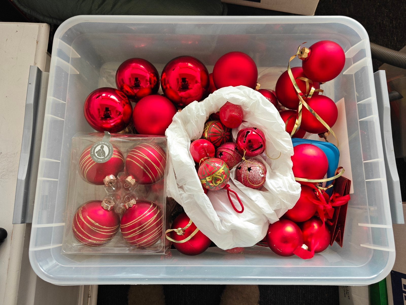 Doos rode kerstballen, Ophalen of Verzenden