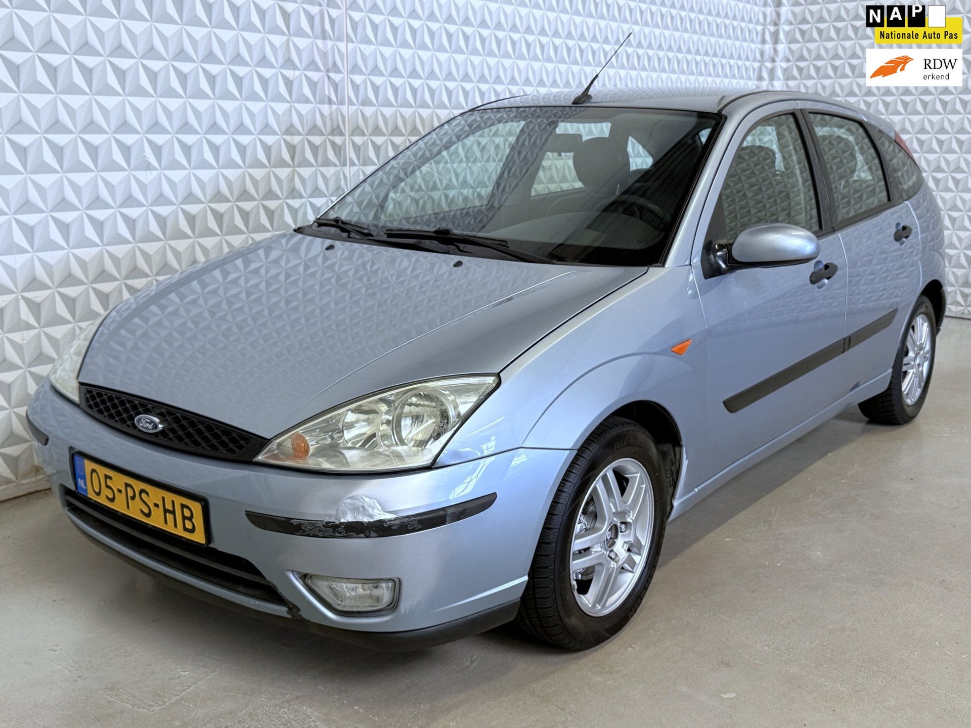 Ford Focus 1.6-16V Futura Airco CLIMA Leder / 184.000km (200, 1596 cc, Gebruikt, Zwart, 4 cilinders