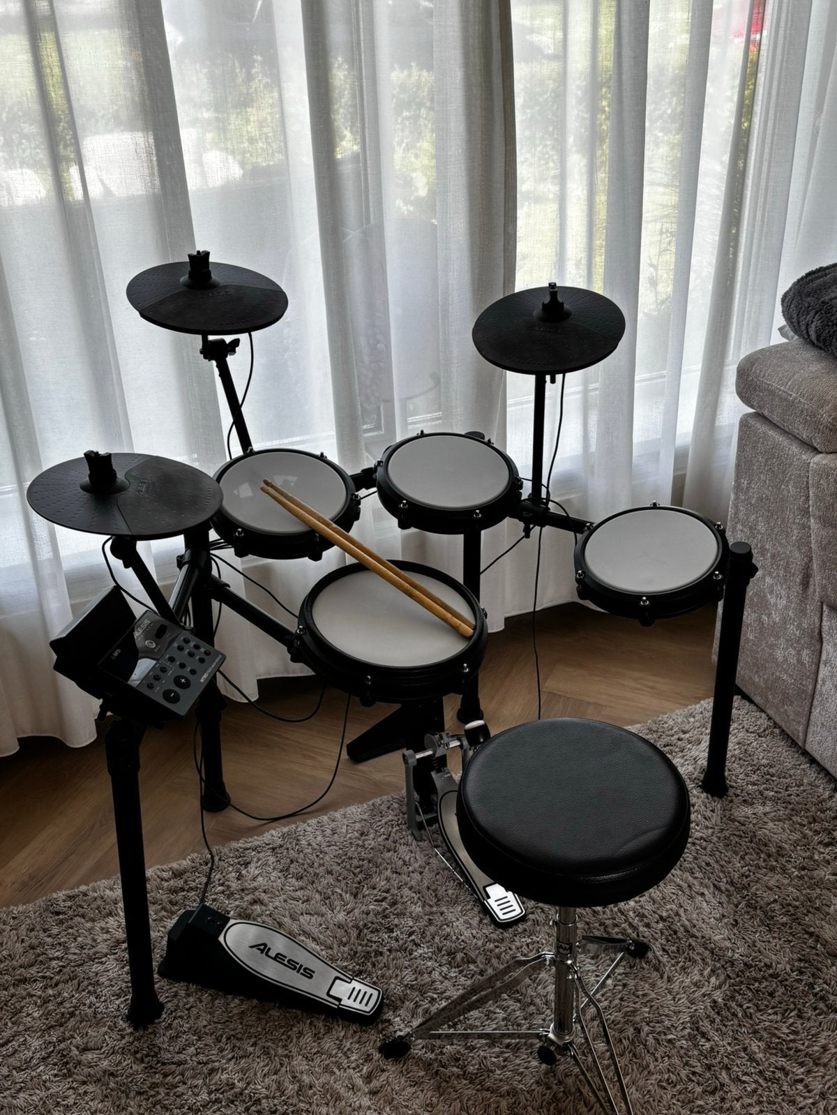 Alesis Nitro Max + Gratis drumstokken & Stoel, Ophalen, Zo goed als nieuw, Overige merken