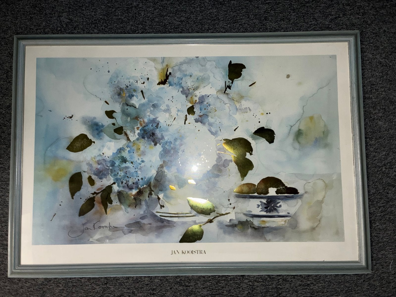 Jan Kooistra aquarel, bloemen en schaal, 67x99 cm, Ophalen