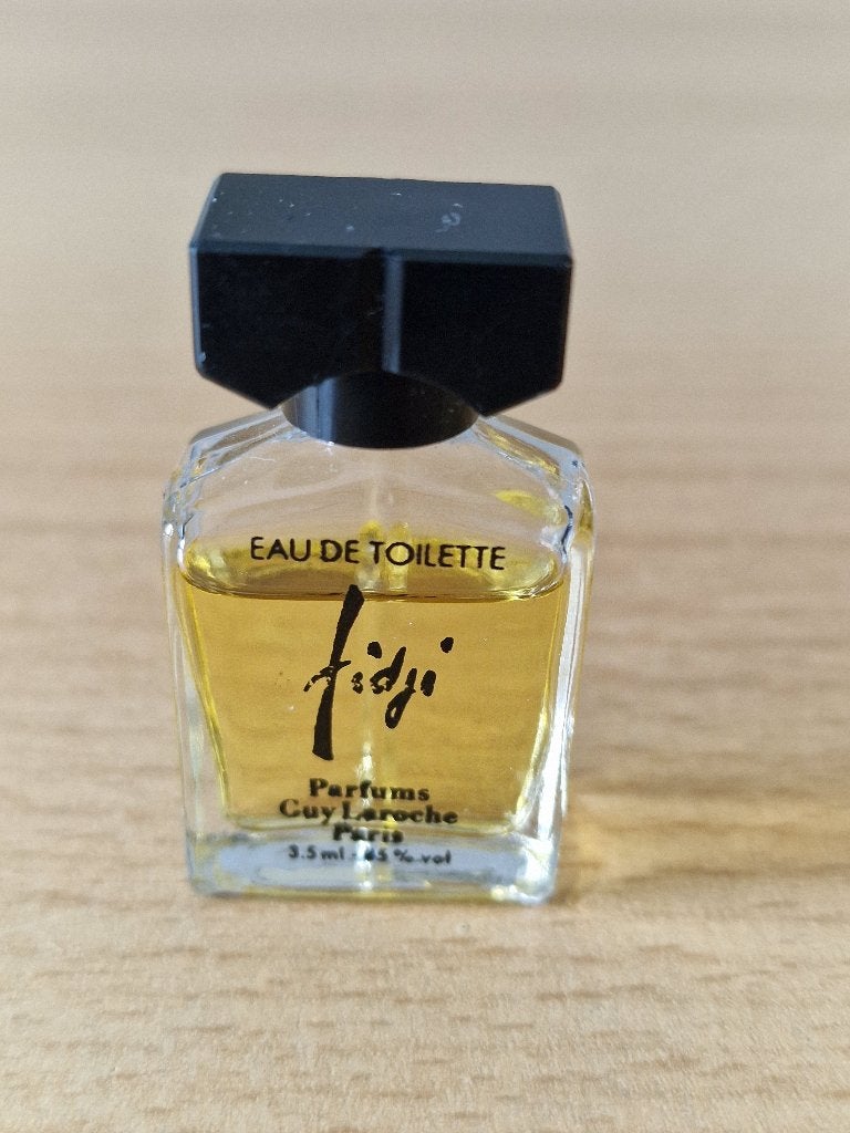 Miniatuur parfum flesje Fidji, Ophalen of Verzenden, Zo goed als nieuw, Miniatuur, Gevuld