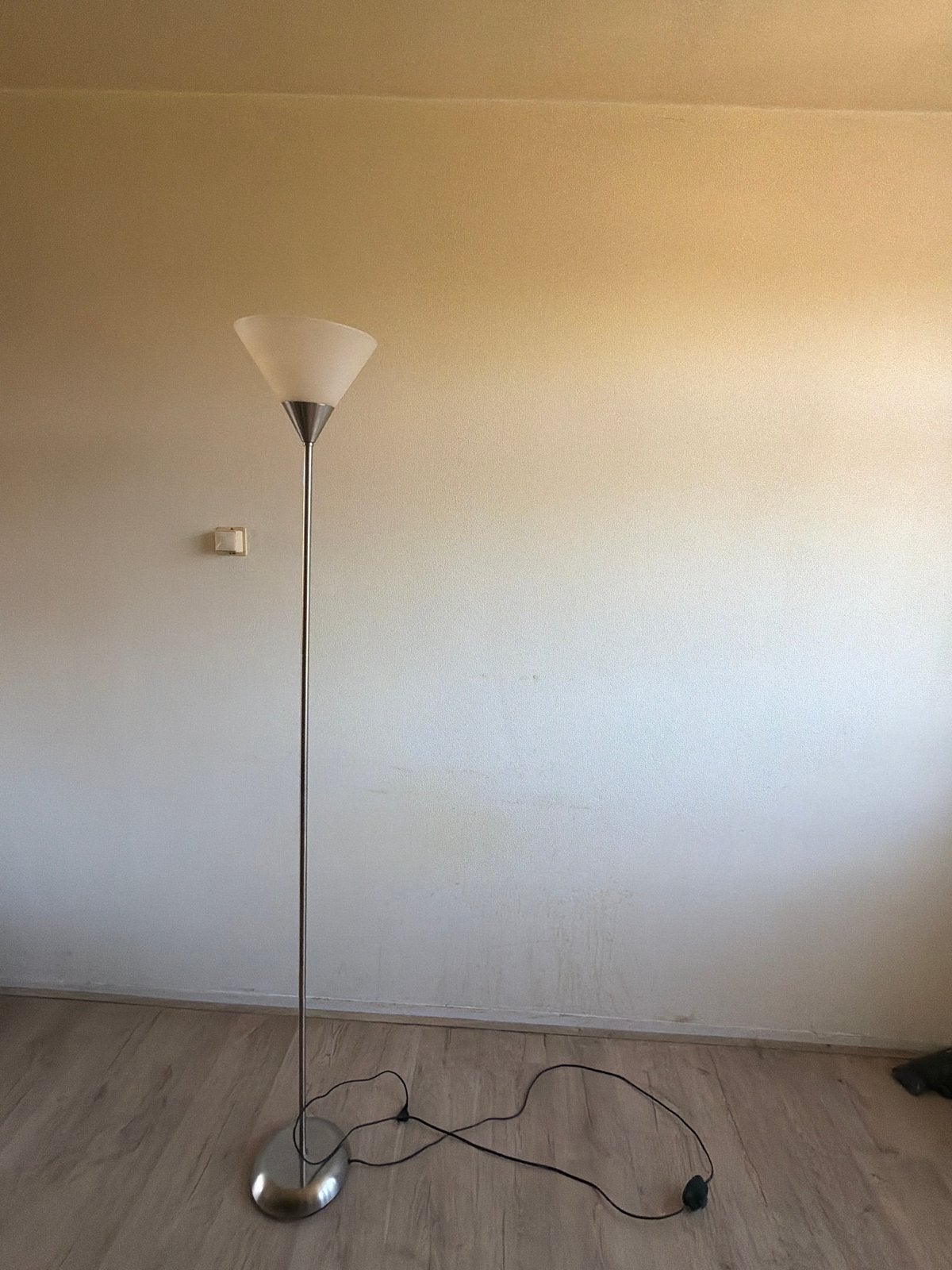2 Moderne staande lampen met glazen kap, Huis en Inrichting, Ophalen, Gebruikt, E27 (groot), Glas