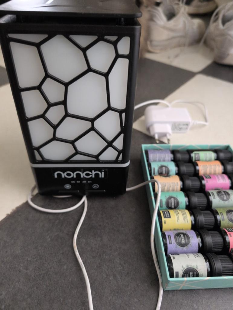 Nonchi Aroma Diffuser met Essentiële Oliën, Ophalen, Zwart, Kunststof, Zo goed als nieuw