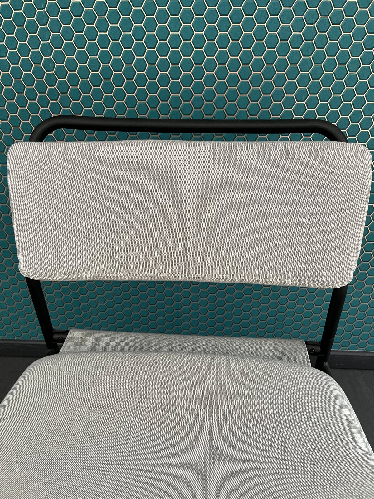 Linneback stoel - Flexibele en veelzijdige fauteuil, Ophalen, Gebruikt, Metaal, Eén