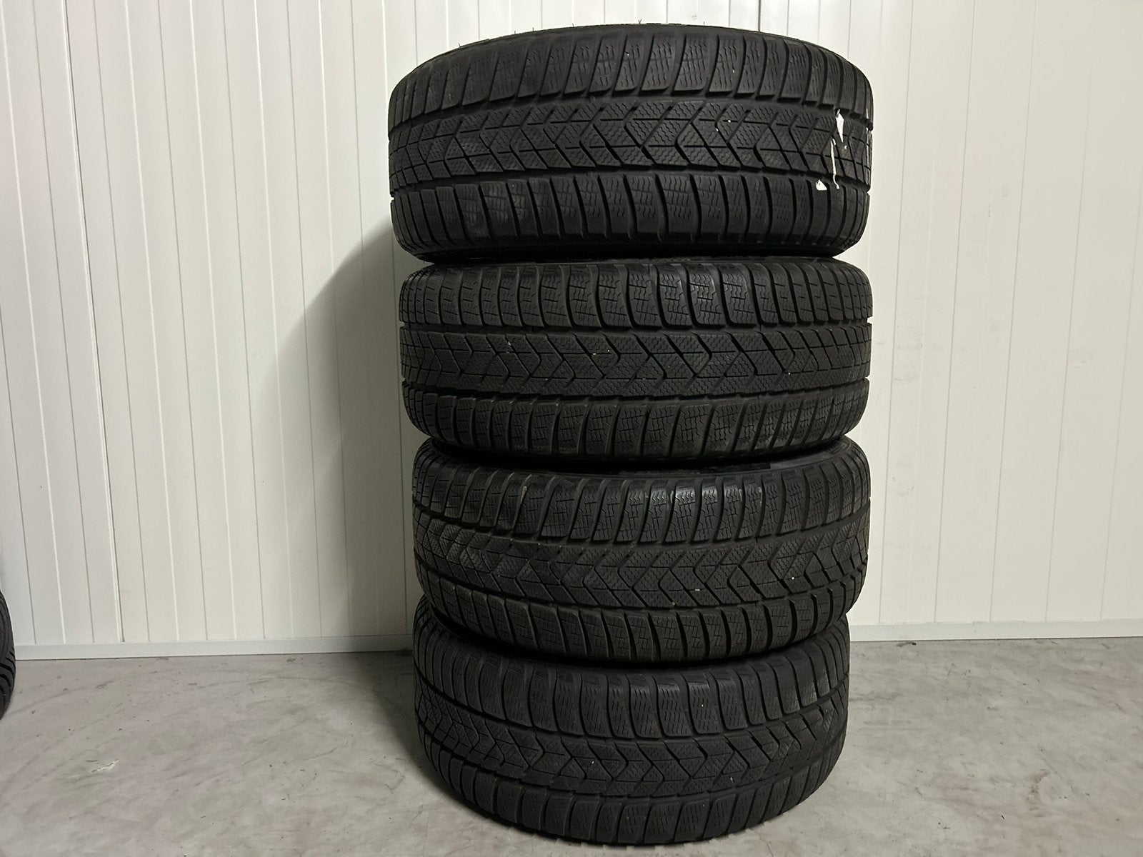 Originele Audi A3 S3 8Y 18 inch Pirelli SottoZerro 3 Winter, Auto-onderdelen, Banden en Velgen, Ophalen, Gebruikt, Banden en Velgen