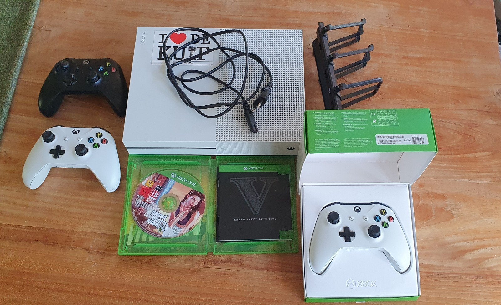 Xbox one s, Spelcomputers en Games, Spelcomputers | Xbox One, Ophalen, Nieuw, Xbox One S, Met 3 controllers of meer