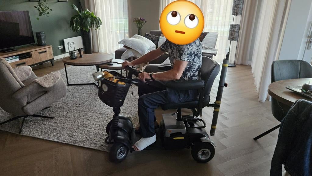 Vivo scootmobiel .zo goed als nieuw grijs zwart, Ophalen, Zo goed als nieuw