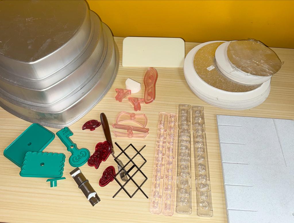 Doos vol bakspullen: taart en cupcakes materiaal, Ophalen of Verzenden, Gebruikt, Taarten of Cupcakes, Bakvorm