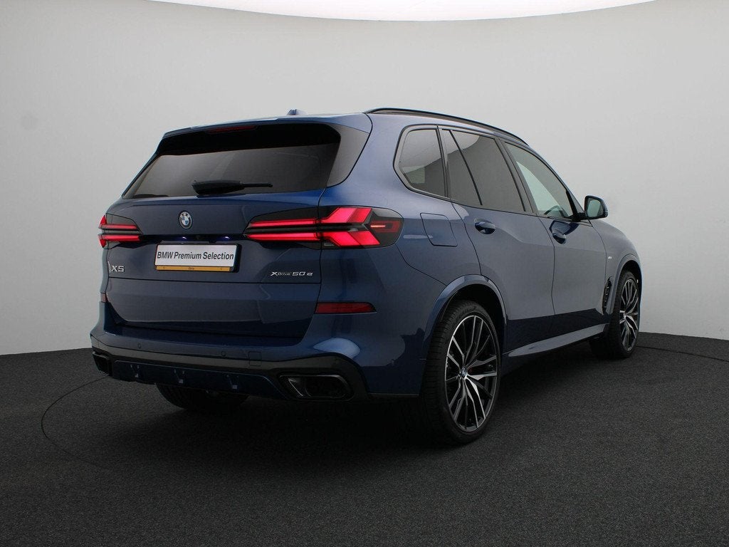 BMW X5 xDrive50e M Sportpakket Pro | Travel Pack | Innovatio, Gebruikt, 2395 kg, Met garantie (alle), Blauw