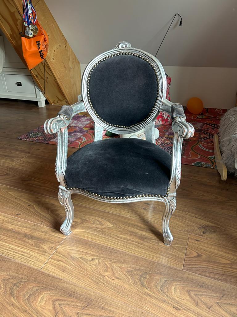 Antieke fauteuil met zilverkleurig frame en zwarte bekleding, Ophalen