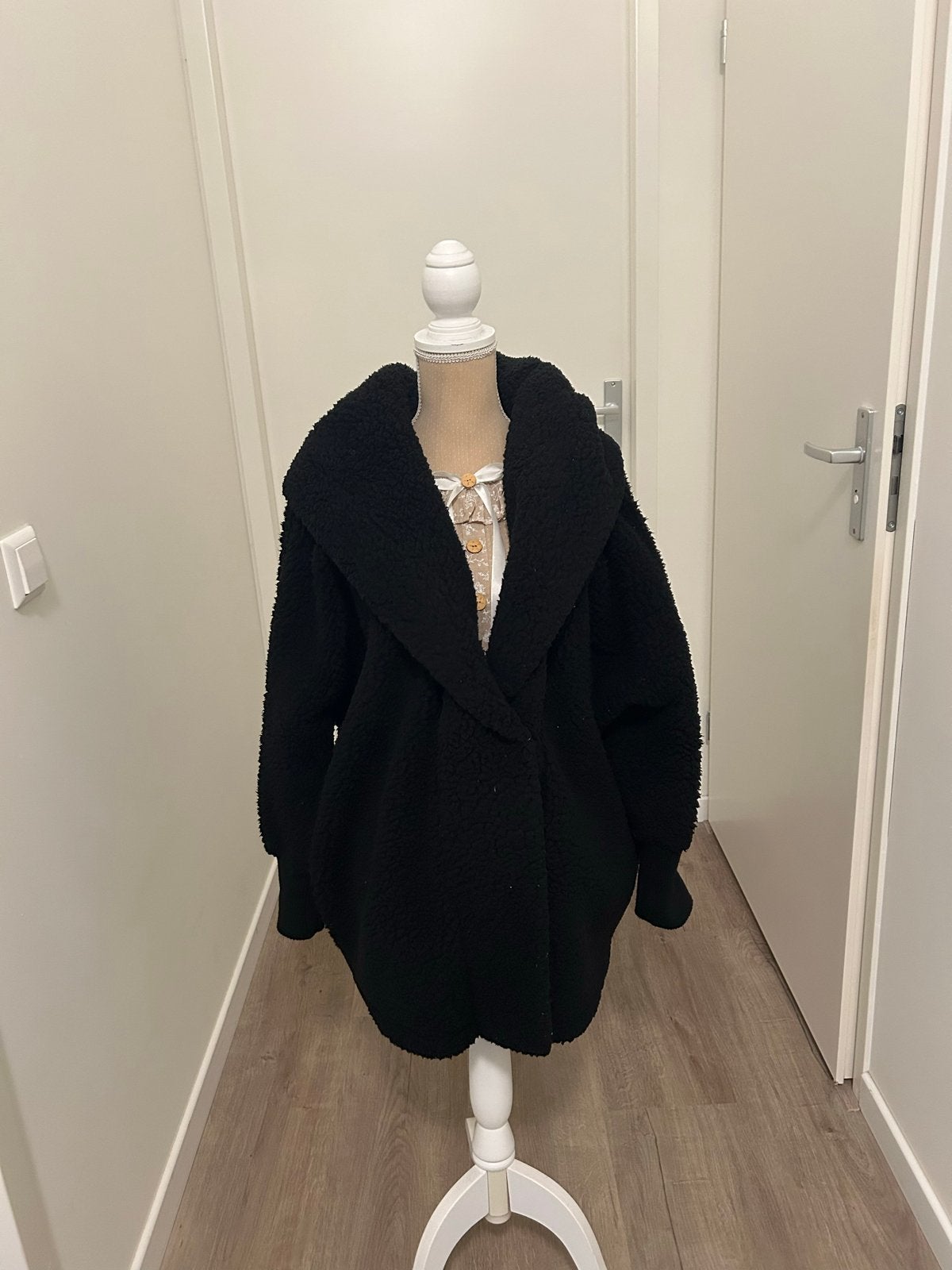 Zwarte teddy jas van Noisy May, maat M, Ophalen of Verzenden, Zo goed als nieuw, Maat 42/44 (L), Zwart