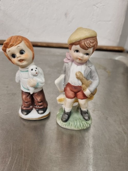 beeldjes jongen met hond of viool, Ophalen of Verzenden