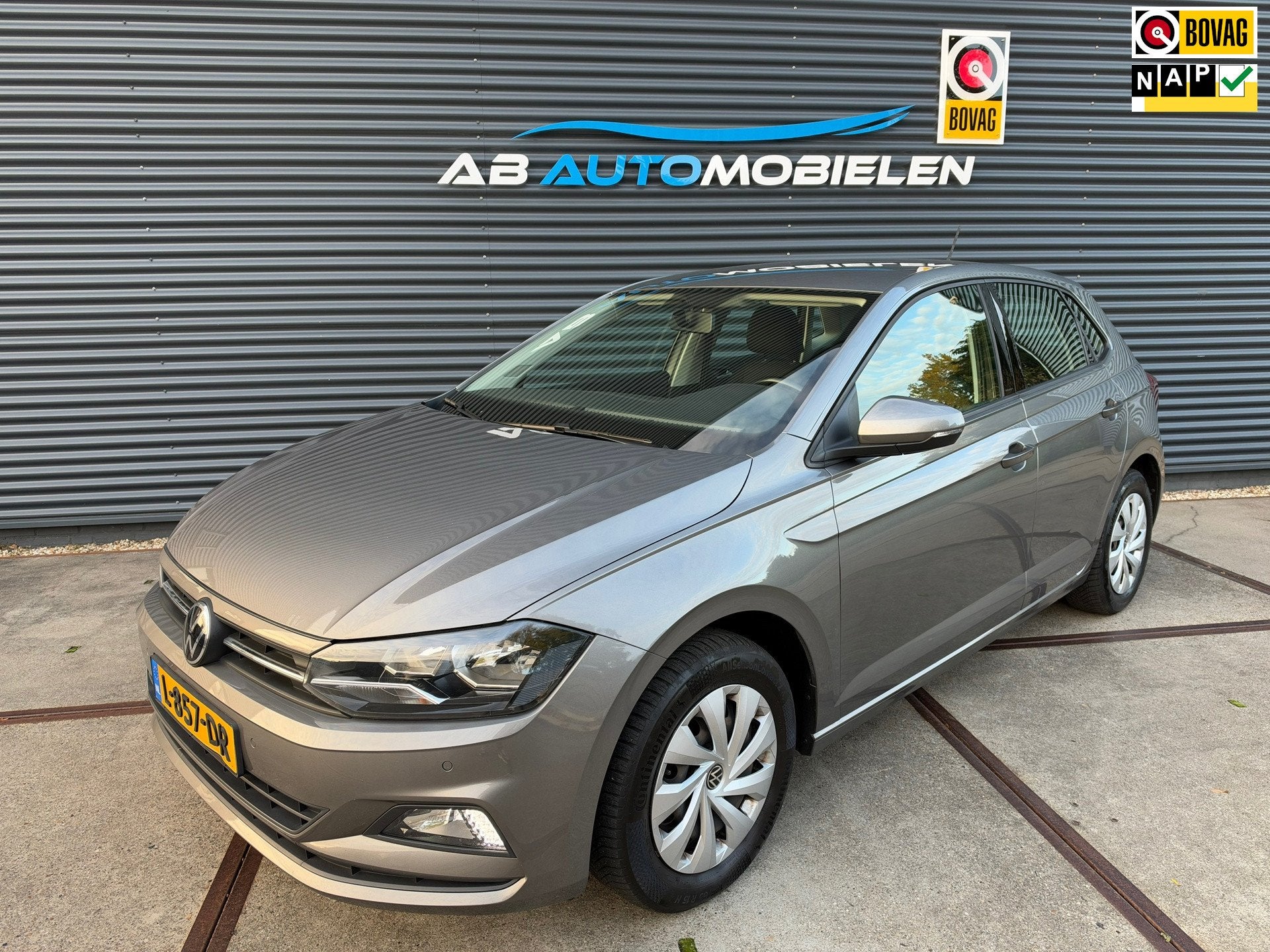 Volkswagen Polo 1.0 TSI Comfortline PARKEERSENSOREN/ CARPLAY, Auto's, Voorwielaandrijving, Dealer onderhouden, 1063 kg, Gebruikt