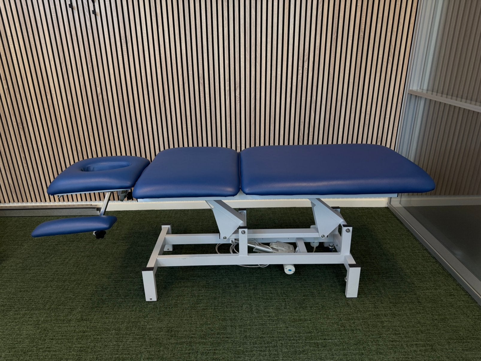 Elektrische behandeltafel / Elektrische massagetafel 3 delig, Sport en Fitness, Massageproducten, Ophalen, Zo goed als nieuw, Massagetafel
