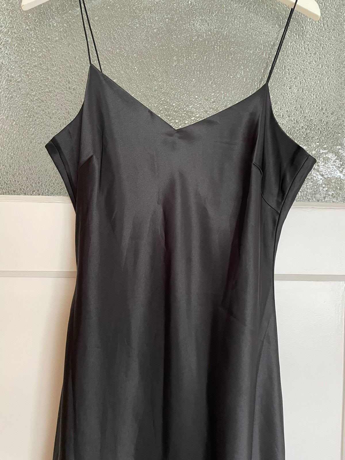 Lange feestelijke zwarte mouwloze’ silk’ jurk maat M, Ophalen of Verzenden, Zo goed als nieuw, Maat 38/40 (M)