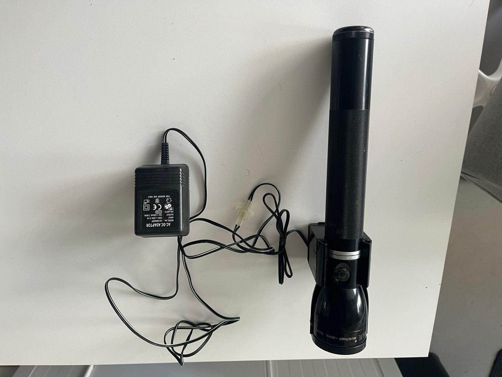 Maglite oplaadbare zaklamp met accu en houder magcharge, Ophalen of Verzenden, Zo goed als nieuw, Accu
