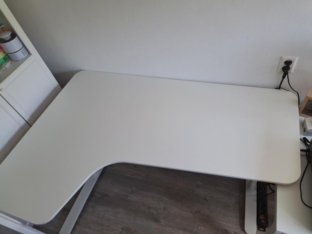 IKEA BEKANT Hoekbureau Wit, 160x110 cm, Hoogte Verstelbaar, Ophalen, In hoogte verstelbaar, Zo goed als nieuw