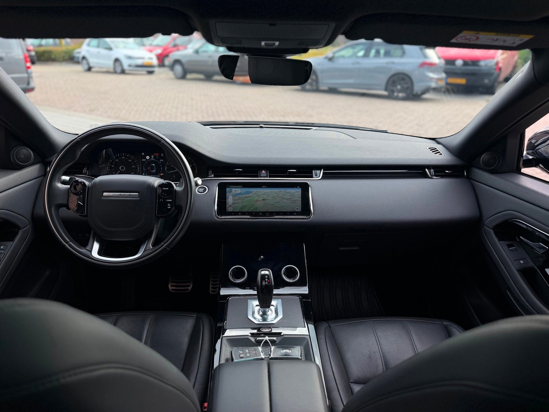 Land Rover Range Rover Evoque 2.0 P200 AWD R-Dynamic 200PK A, Dealer onderhouden, 1800 kg, 4 cilinders, Zwart