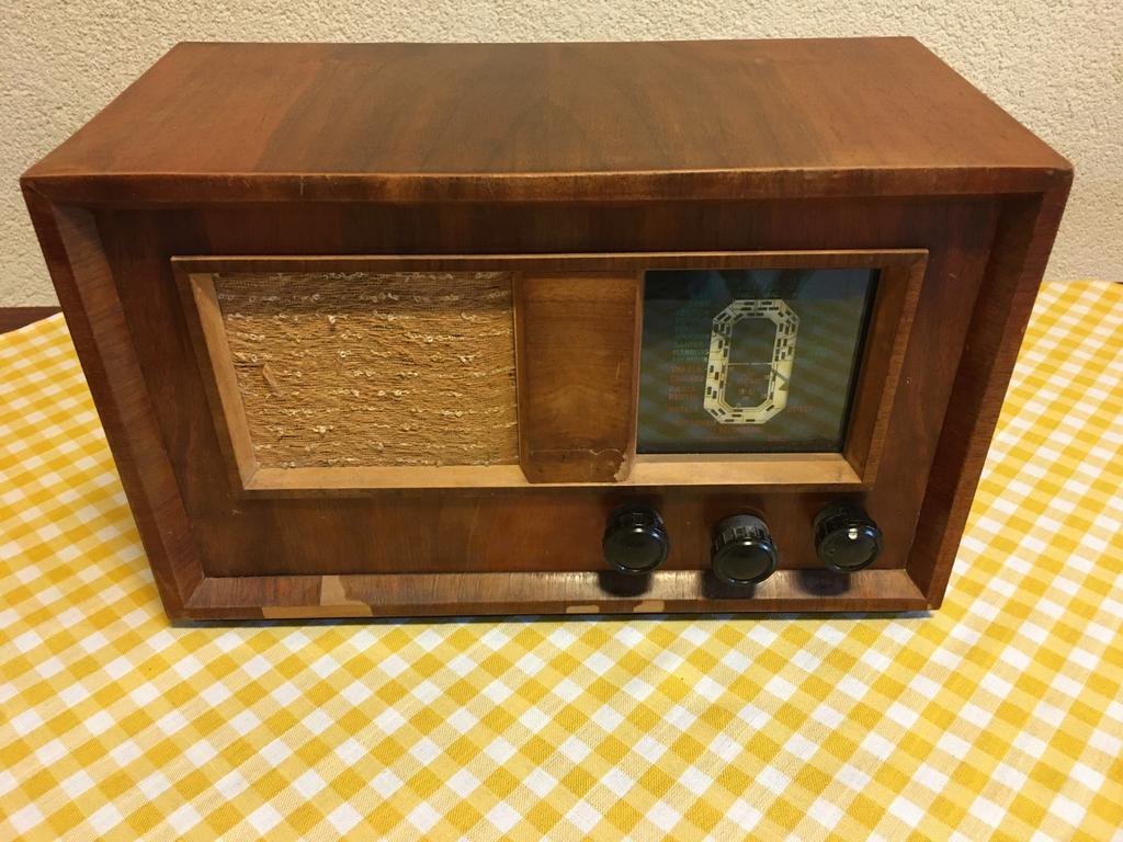 Oud lampen radiootje 1945/50  met wat werk vaste pr incl vzk, Ophalen of Verzenden
