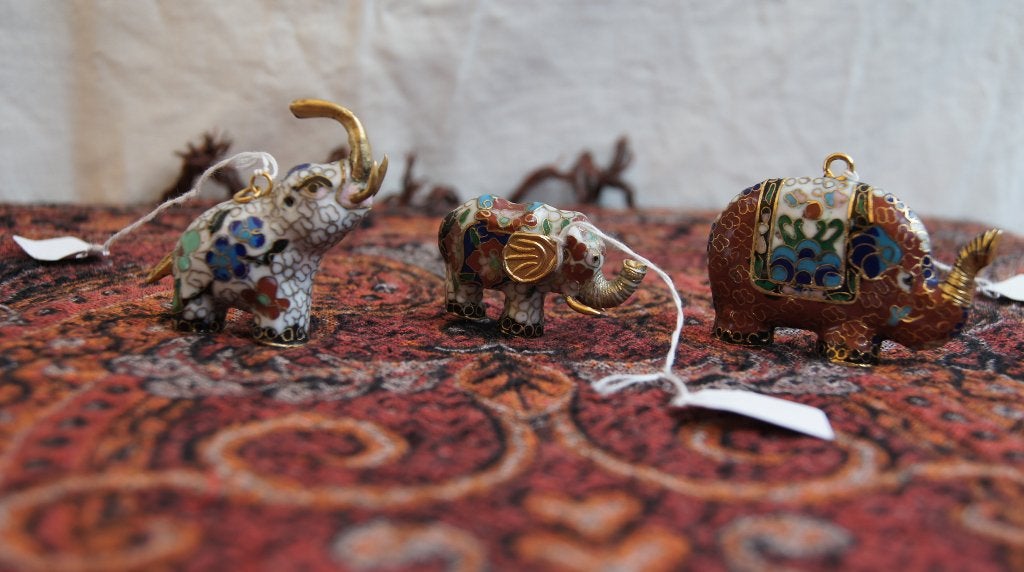 Cloisonne olifanten en neushoorn, Antiek en Kunst, Ophalen of Verzenden, Overige materialen, Beeld