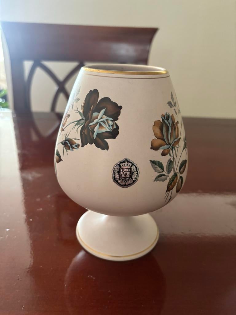 Flora Keramiek Gouda Holland Gracia Vaas met Bloemen, Ophalen