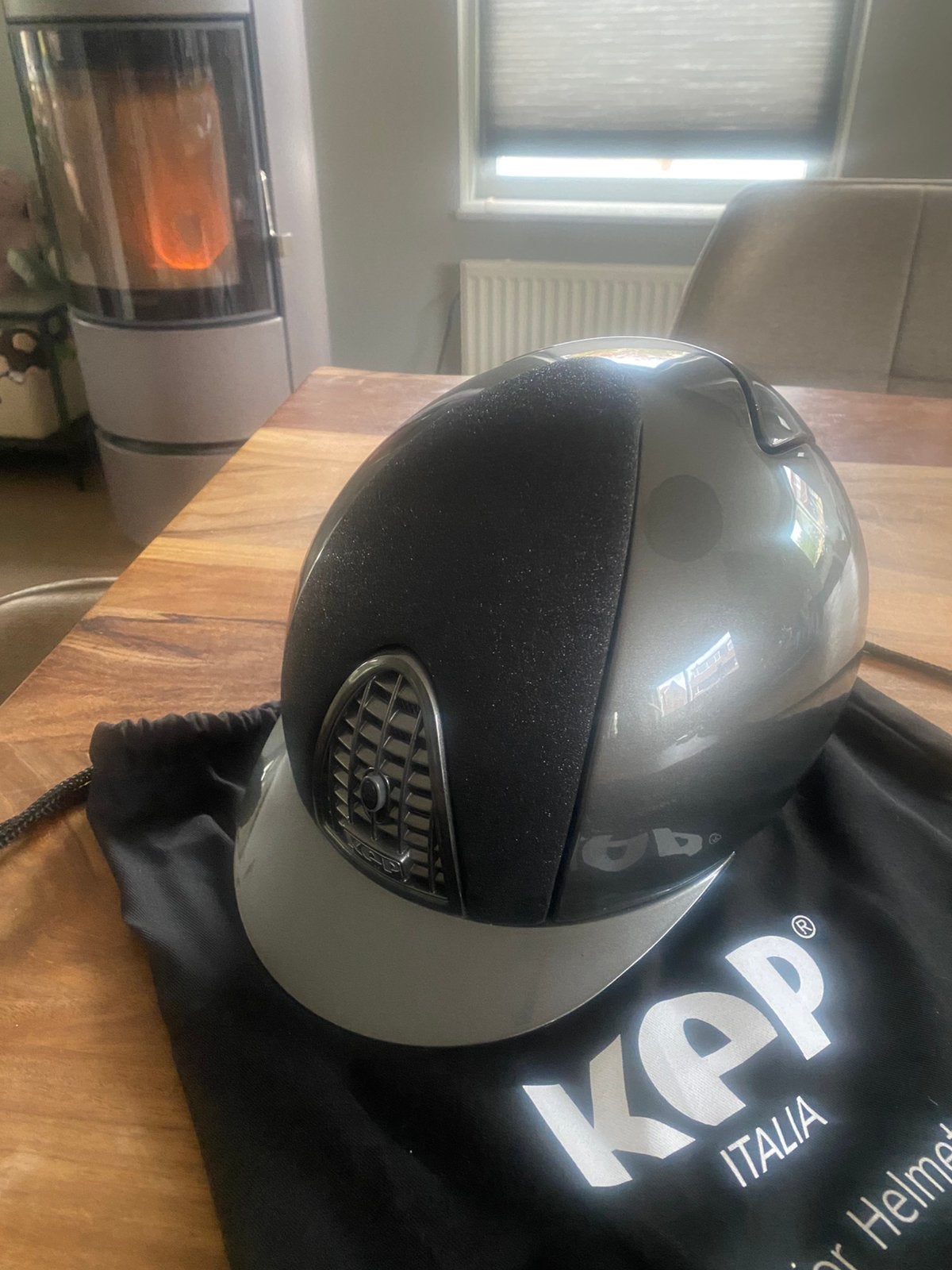 Kep italia cap grijs lak ( M) met zwarte glitter inzet, Ophalen of Verzenden, Zo goed als nieuw, Dressuur
