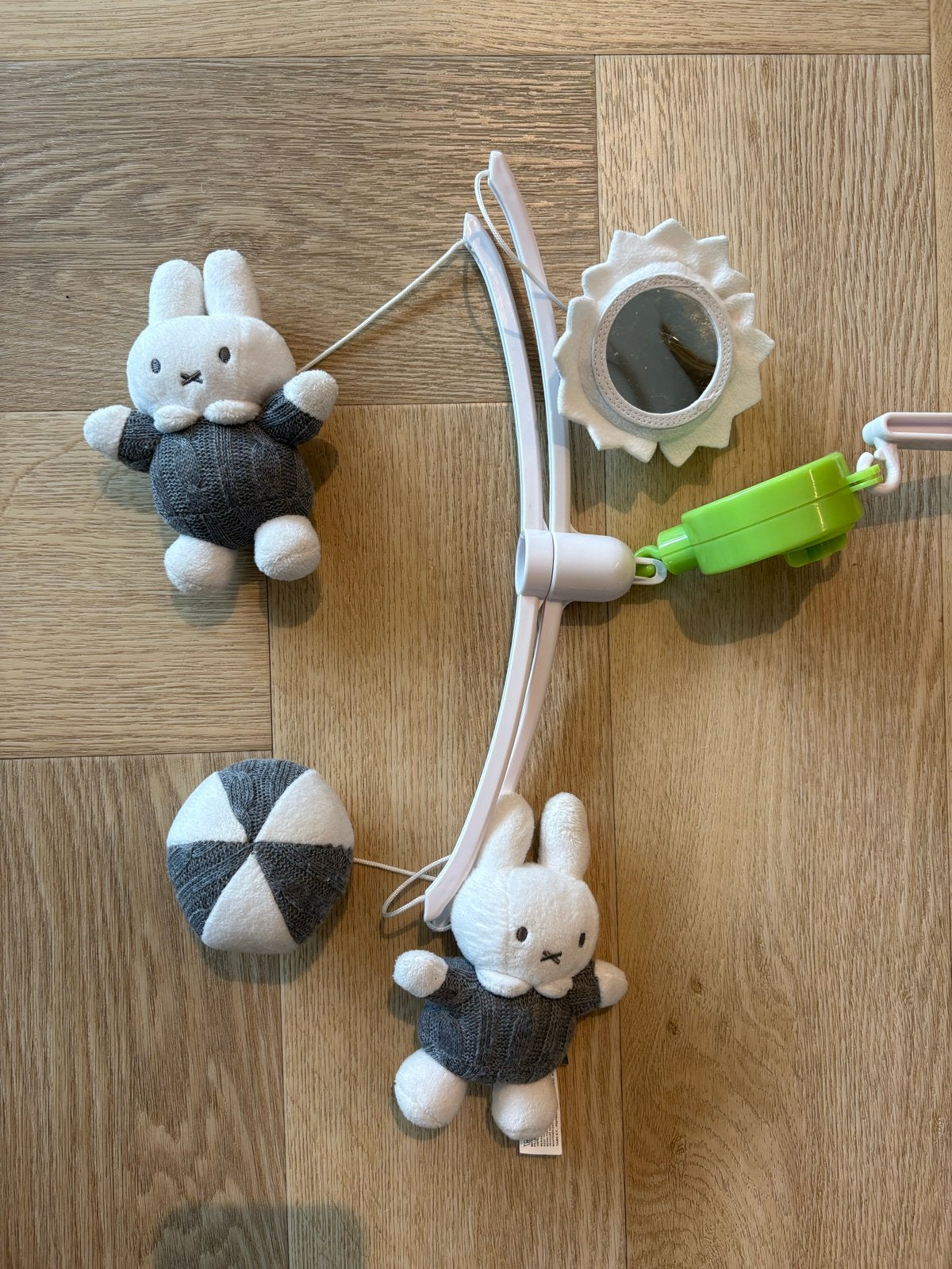 Nijntje Baby Mobiel met Muziek en Spiegeltje, Kinderen en Baby's, Speelgoed | Babyspeelgoed, Ophalen of Verzenden, Gebruikt, Mobiel