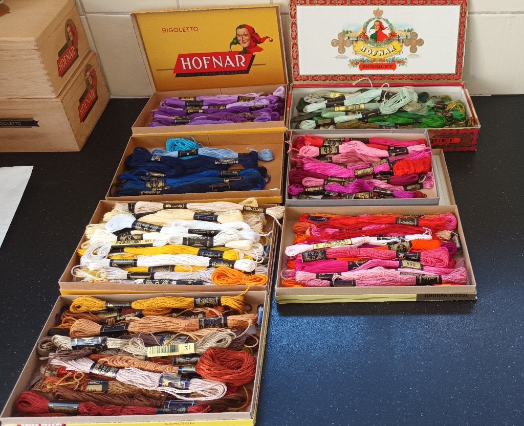 Borduurgaren, ruim 200 strengen, kant, stofjes en meer, Ophalen of Verzenden, Nieuw, Handborduren, Borduurgaren of Zijde