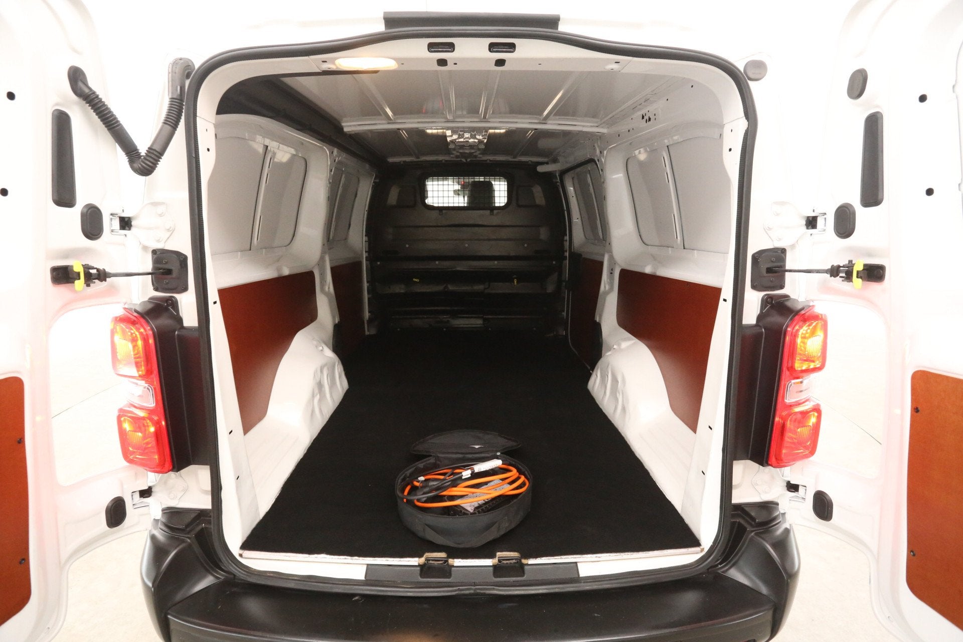 Peugeot e-Expert 50 kWh L3H1 | Snelladen | SOH 92% | Airco |, 136 pk, Gebruikt, Wit, Parkeersensor