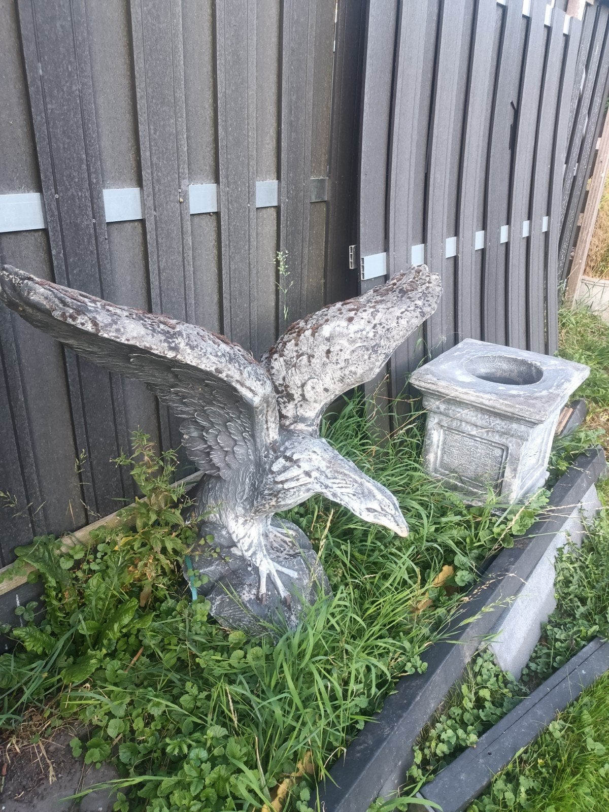 Grote Adelaar Tuinbeeld - Beton/Steen, Tuin en Terras, Tuinbeelden, Ophalen of Verzenden, Gebruikt, Beton, Dierenbeeld