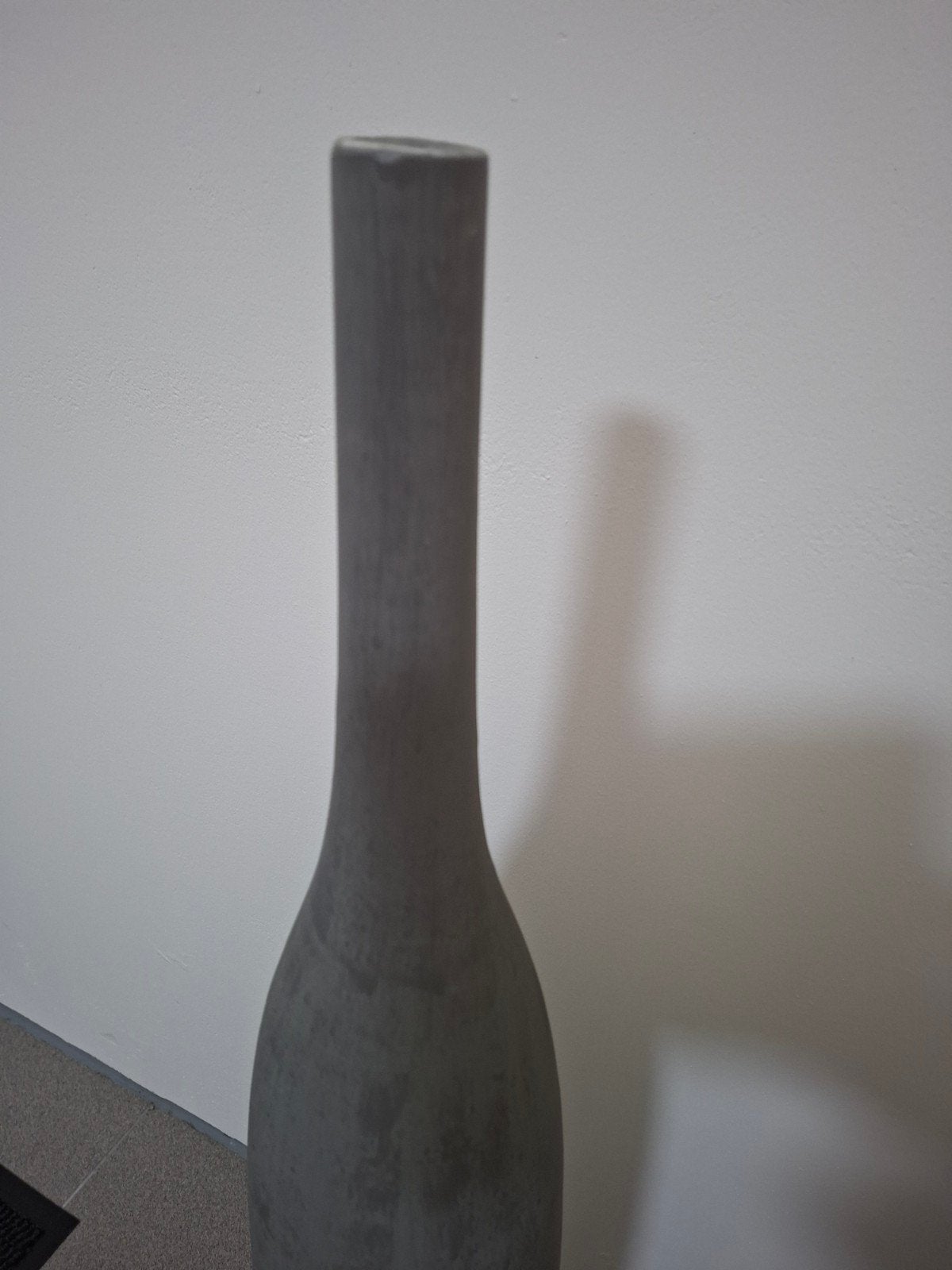 2 decoratieve stenen vazen, Ophalen, Zo goed als nieuw, 105 cm, Grijs