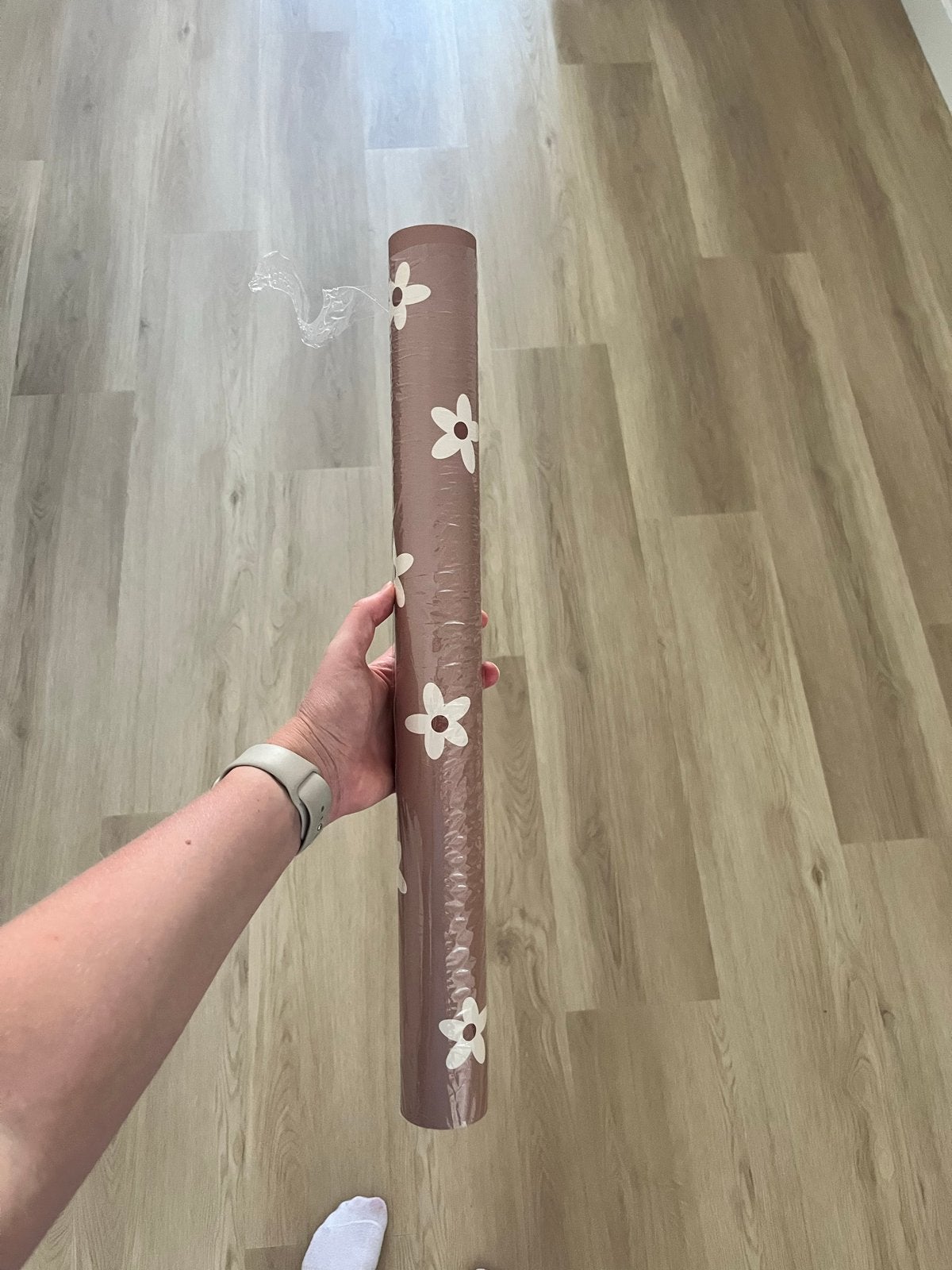 Behang Esta Home terracotta met madelief print, Huis en Inrichting, Stoffering | Behang, Ophalen, Bloemen, Oranje, Esta Home