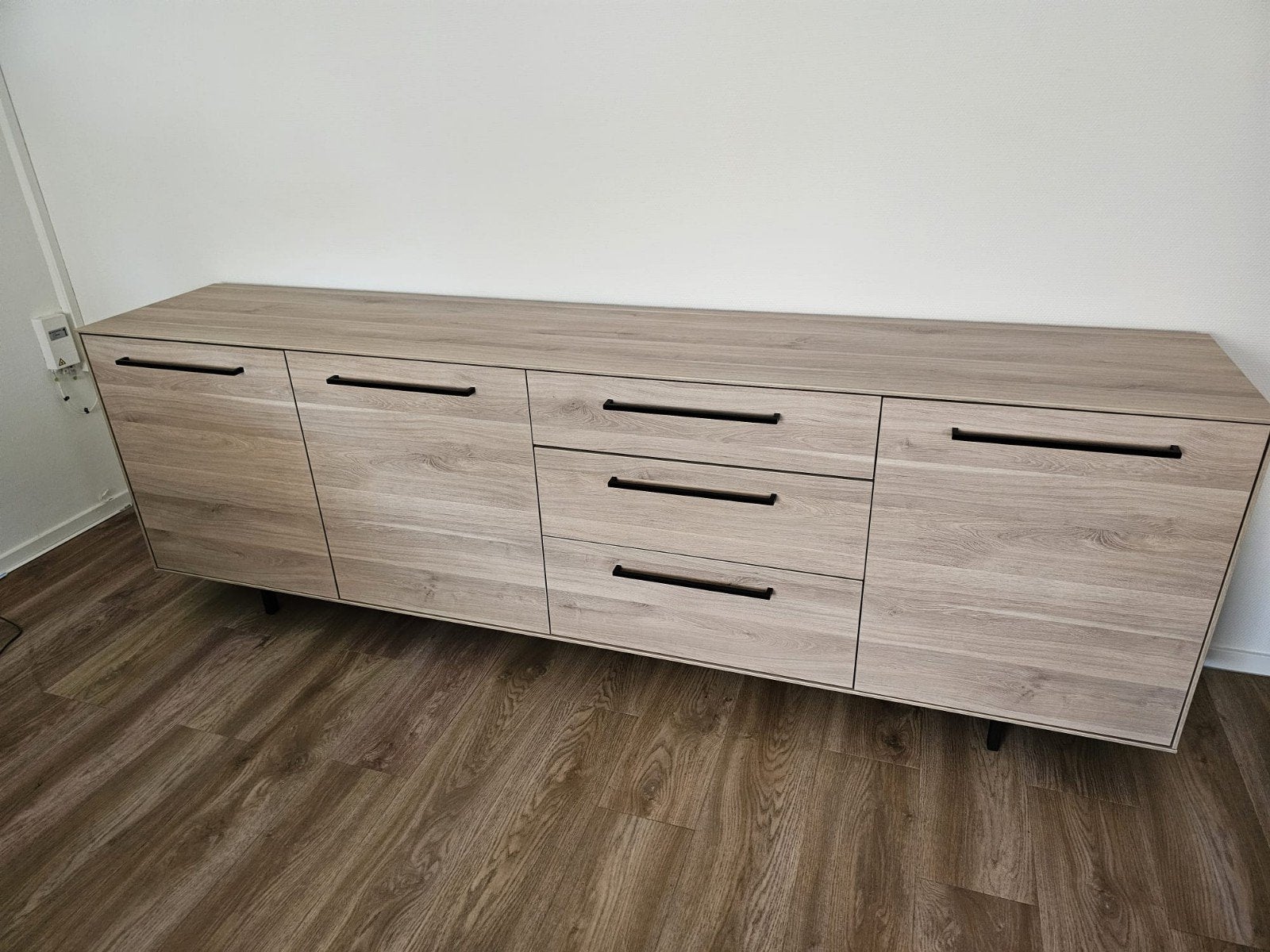 Nieuwstaat Dressoir - 2.40m lang, 5 maanden oud, Ophalen, Met deur(en), Zo goed als nieuw, 200 cm of meer