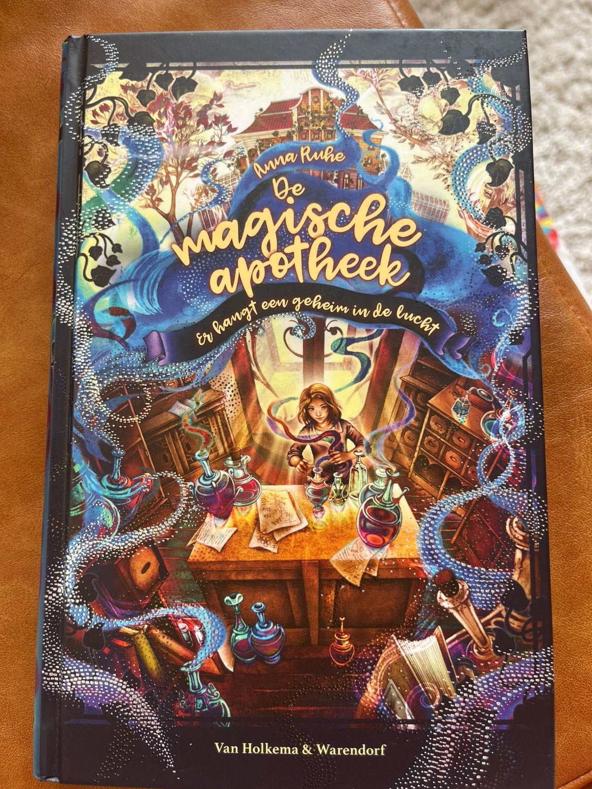 Anna Ruhe - Er hangt een geheim in de lucht, Ophalen, Zo goed als nieuw, Anna Ruhe