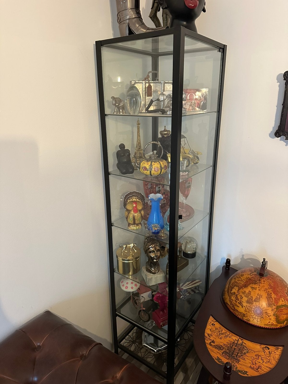Glazen vitrinekast met metalen frame, Antiek en Kunst, Ophalen