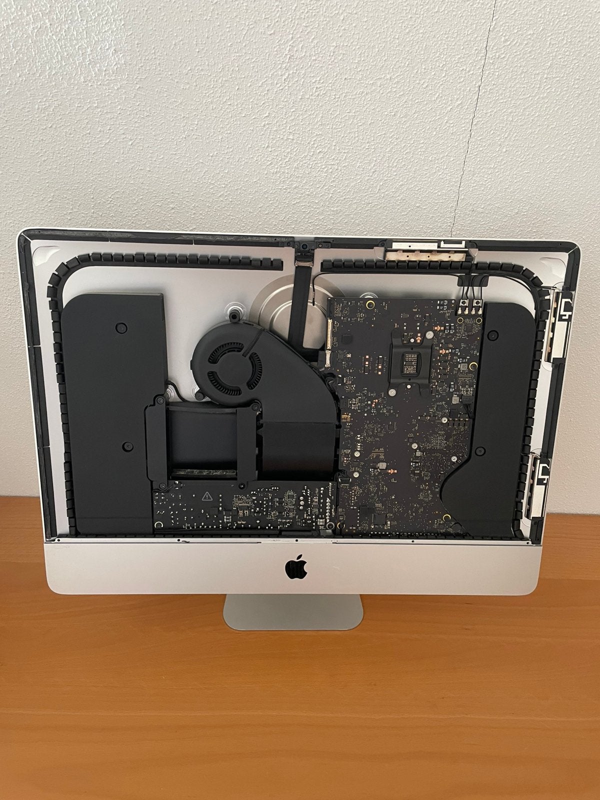 iMac 21.5 inch 4K - onderdelen, Computers en Software, Apple Desktops, IMac, Ophalen of Verzenden, Zo goed als nieuw, 3 tot 4 Ghz