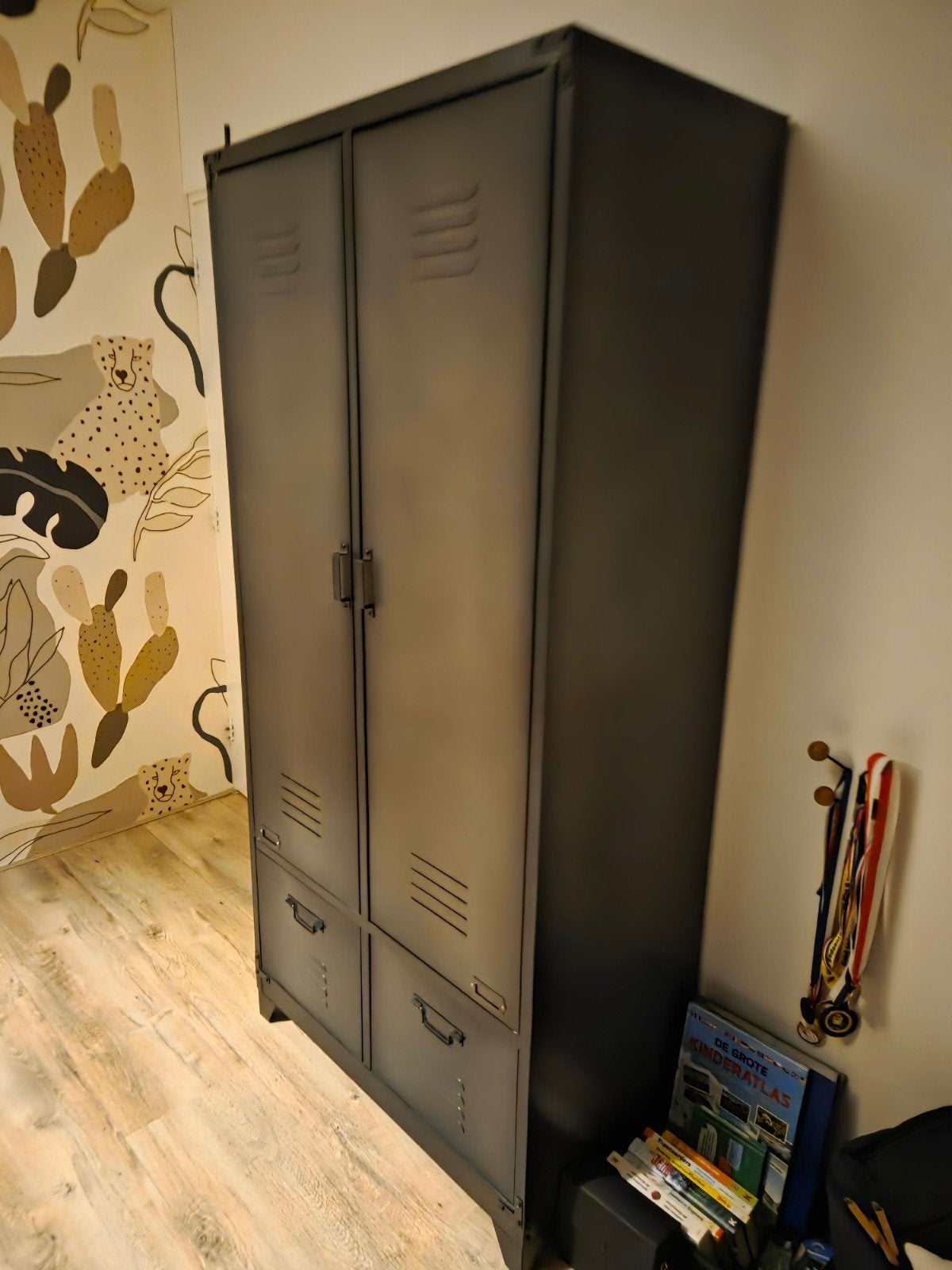 Vtwonen Locker Kast - Stoere en Praktische Opberger, Huis en Inrichting, Ophalen, Zo goed als nieuw, Industrieel, Modern