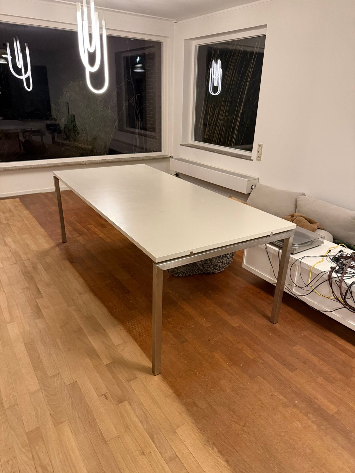 Moderne eettafel, wit/grijs, rvs onderstel, design, Huis en Inrichting, Ophalen, Gebruikt, 200 cm of meer, 50 tot 100 cm