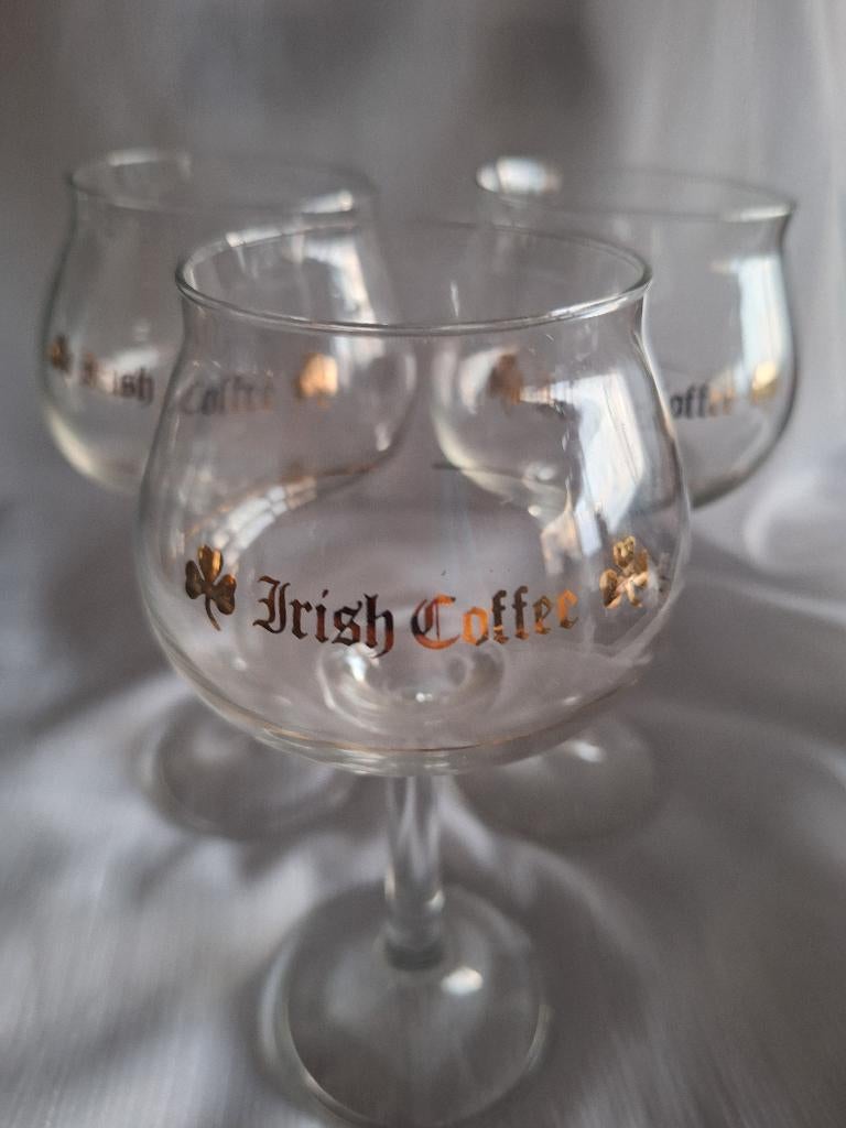 IRISH COFFEE glazen met gouden logo 6 st. (#16), Verzamelen, Glas en Borrelglaasjes, Ophalen of Verzenden, Zo goed als nieuw, Borrel- of Shotglas