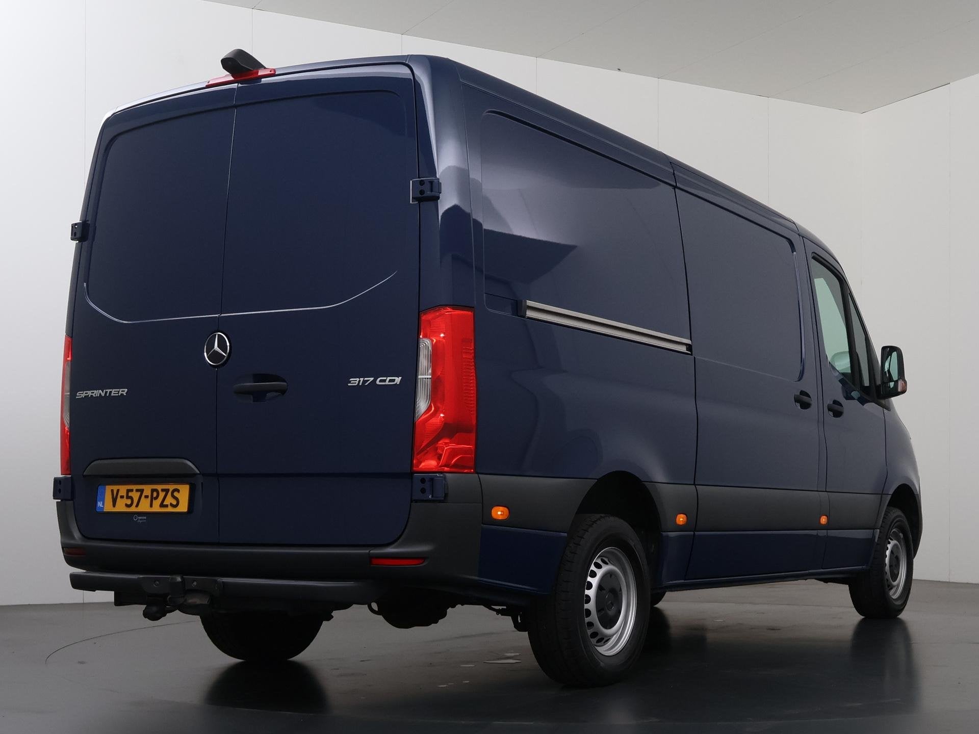 Mercedes-Benz Sprinter 317 CDI | AUT. | L2 H1 | RWD | TREKHA, Auto's, Automaat, Achterwielaandrijving, Gebruikt, 4 cilinders