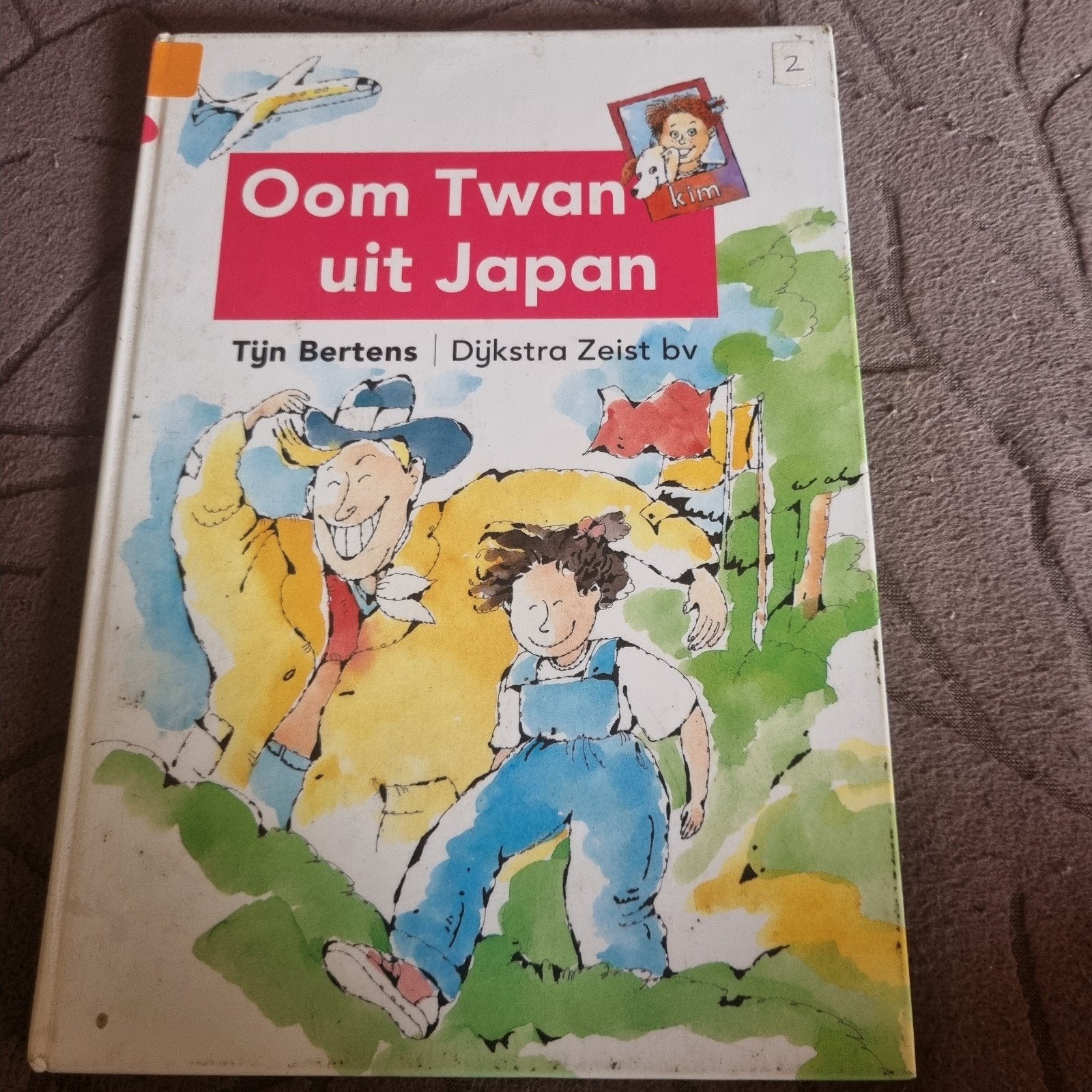 Oom Twan uit Japan - Kim-serie kinderboek, Ophalen of Verzenden, Gelezen, Tijn Bertens, Fictie algemeen