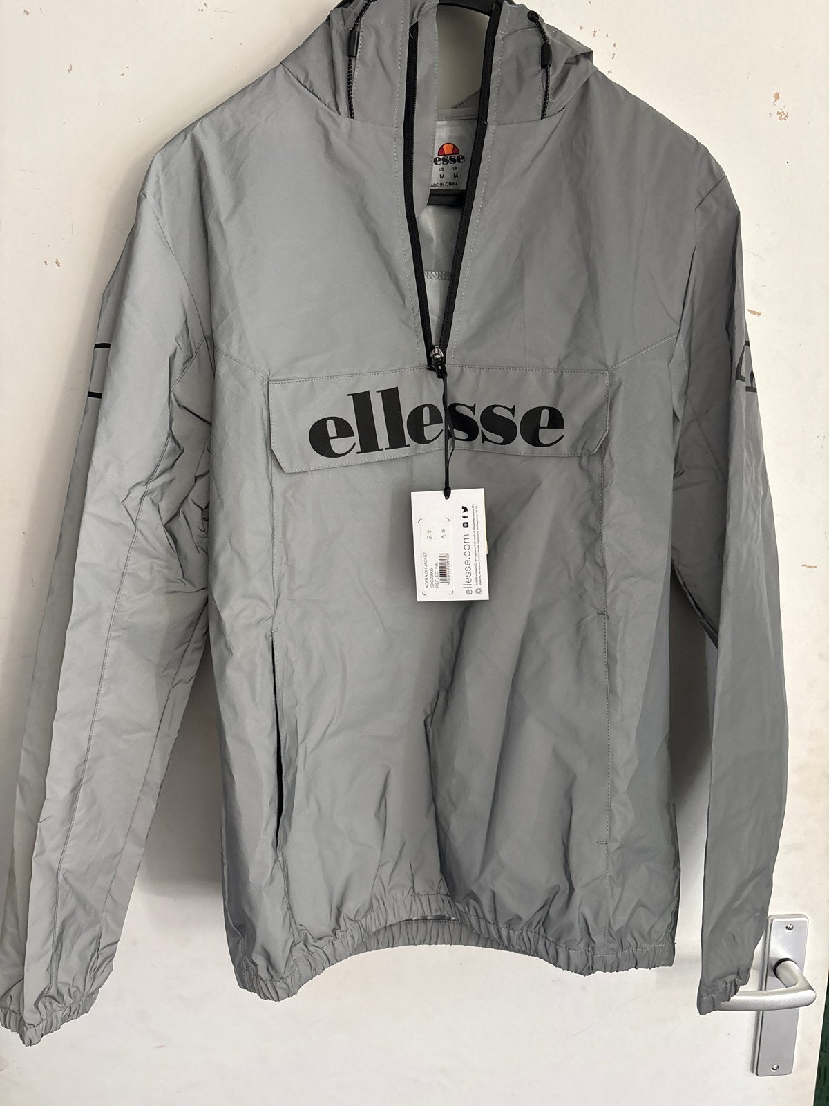 Ellesse reflecterende jas - Nieuw met kaartjes, Ophalen, Nieuw, Maat 48/50 (M), Grijs