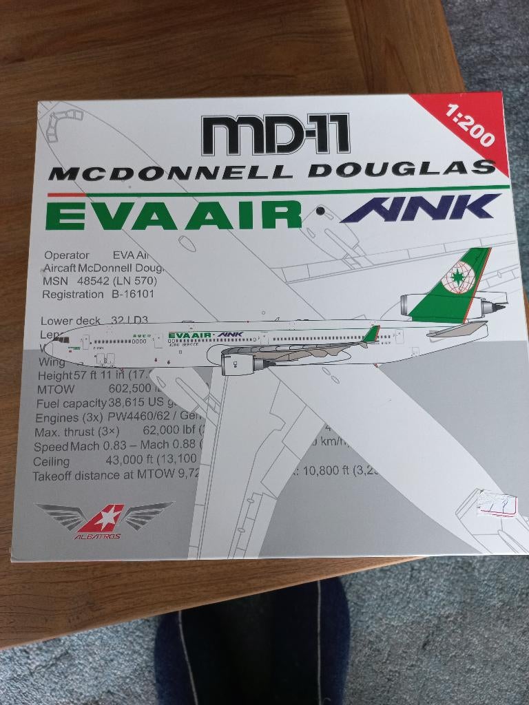 MD-11 Eva Air 1:200 Albatros (JC Wings), Verzamelen, Luchtvaart en Vliegtuigspotten, Ophalen of Verzenden, Nieuw, Schaalmodel